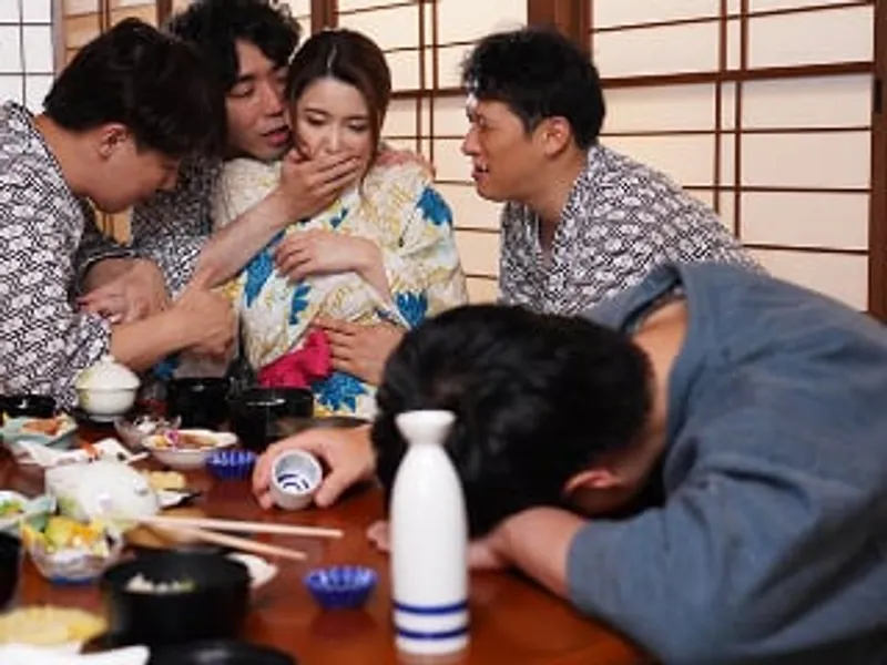 đưa bà xã đi suối nước nóng, Ông chồng không biết vợ yêu bị người khác xoạc sấp mặt