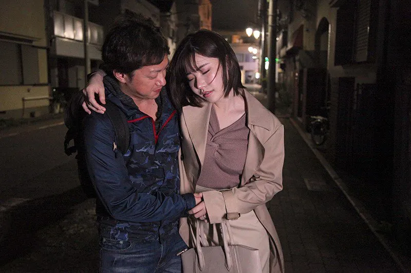 đưa đồng nghiệp nữ nhậu say xỉn vì cãi nhau với anh xã về nhà