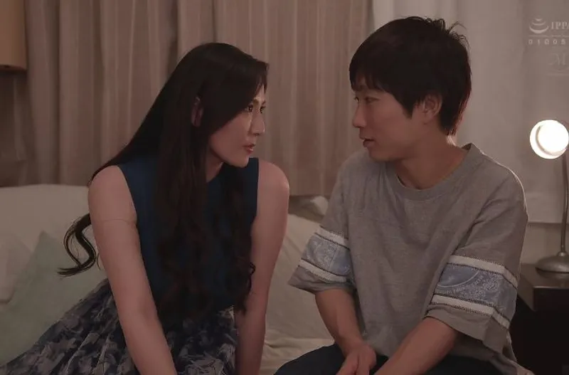 Người chồng lạnh nhạt, cô vợ uống rượu rồi địt nhau với cậu sinh viên trẻ