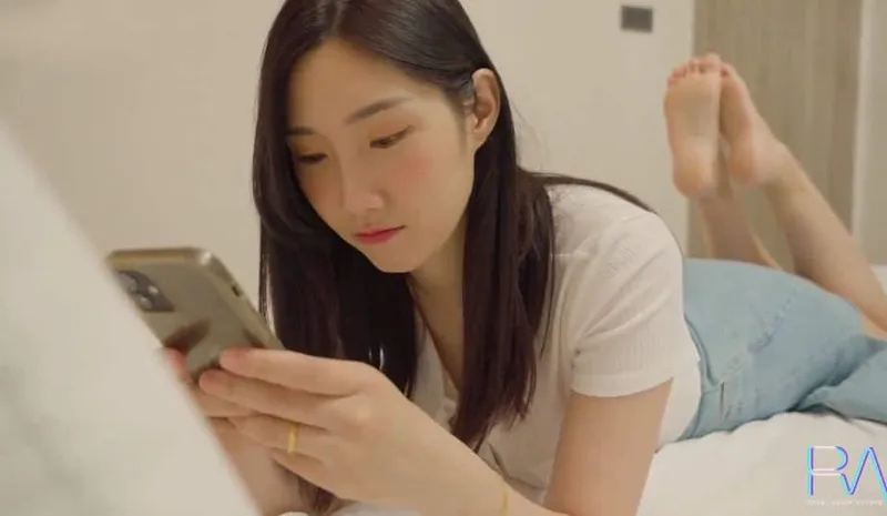 Xinh đẹp nhưng vẫn bị người chồng địt nhau, người vợ buồn tình cho anh giao hàng nện luôn