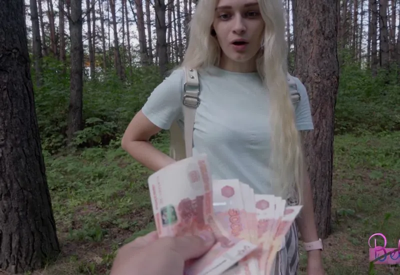 Dùng tiền gạ xoạc nhân tình hám tiền ngay trong rừng vắng vẻ